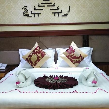 Palace Hotel Мандалей Екстериор снимка