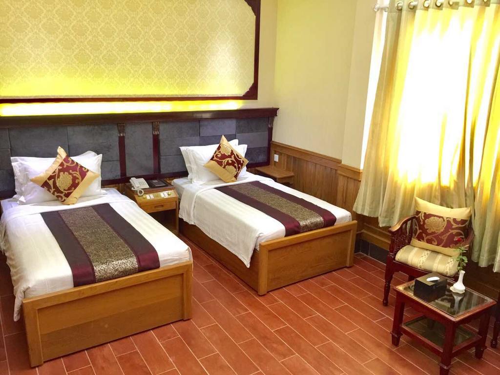 Palace Hotel Мандалей Екстериор снимка