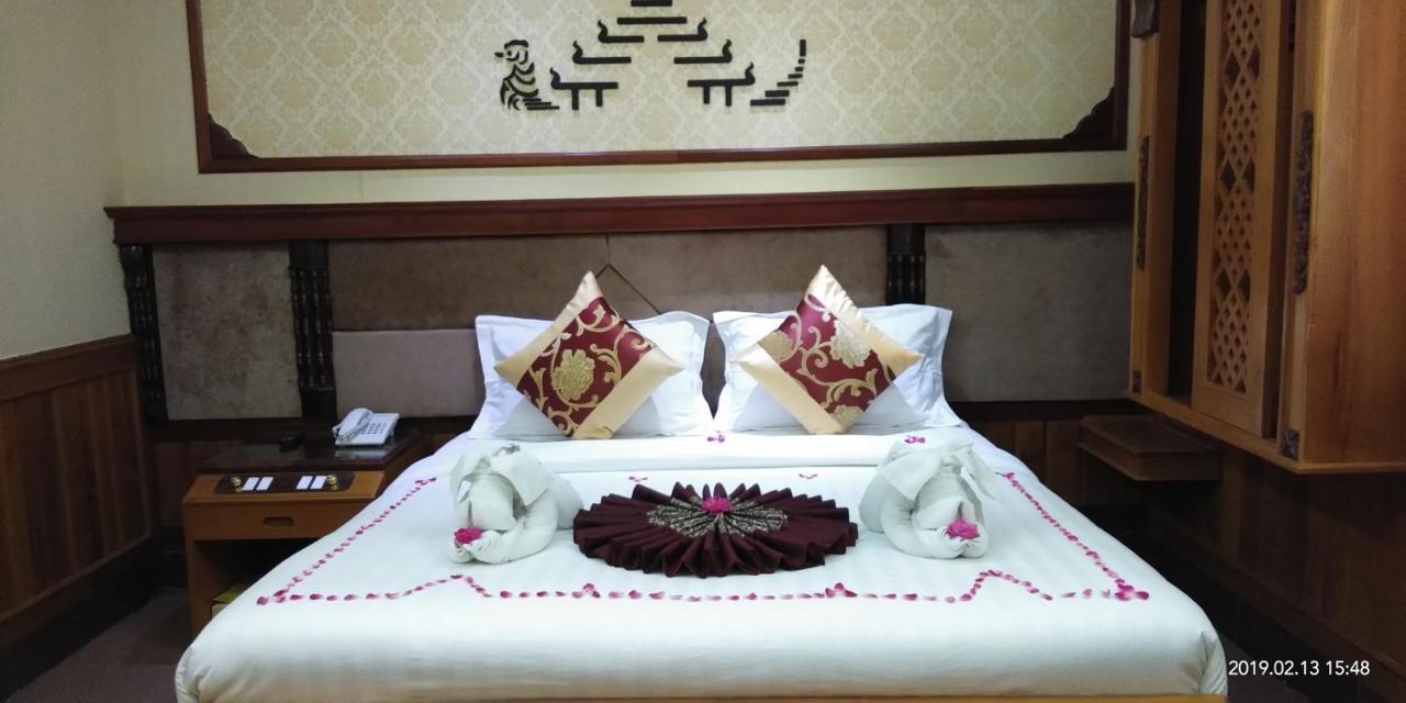 Palace Hotel Мандалей Екстериор снимка