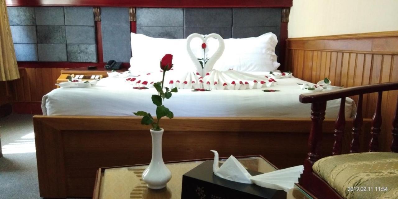 Palace Hotel Мандалей Екстериор снимка